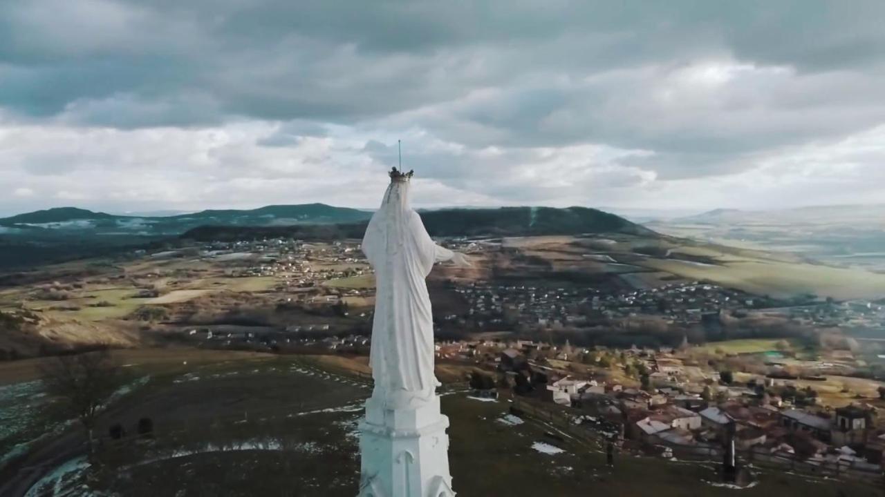Nid Sous Le Volcan Saint-Sandoux Экстерьер фото